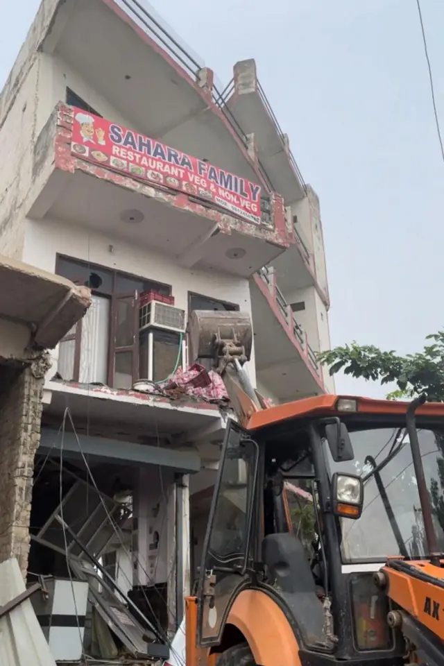 નૂહમાં દુકાનો તોડી પાડવામાં આવી