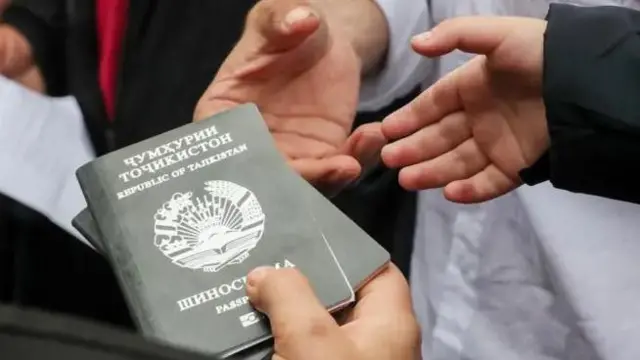 мигранти, пасош, Русија