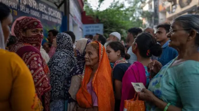 దిల్లీ అసెంబ్లీ ఎన్నికలు, అరవింద్ కేజ్రీవాల్, నరేంద్ర మోదీ, బీజేపీ