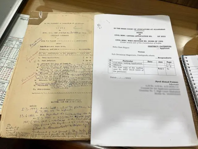 कानपुर के बाबू राम राजपूत ने साल 1992 में नीलामी में एक ज़मीन ख़रीदी थी. उन्हें अब तक इस ज़मीन का क़ब्ज़ा नहीं मिला है.