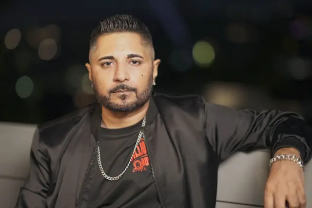 ጃሽ ነጋንዲ ከጃዝቪን ጋር ተምሯል