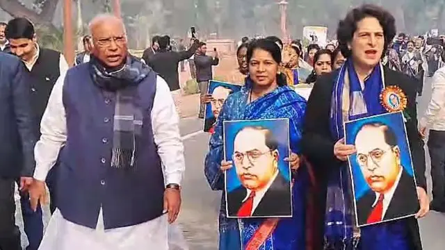 भीमराव आंबेडकर पर गृह मंत्री अमित शाह की टिप्पणी के ख़िलाफ़ कांग्रेस का प्रदर्शन 