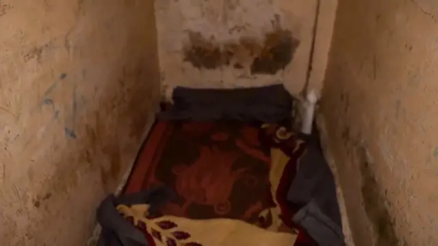 અટકાયતમાં લેવાયેલા લોકોને આવી સાંકળી કોટડીઓમાં મહિનાઓ સુધી ગોંધી રાખવામાં આવતા હતા