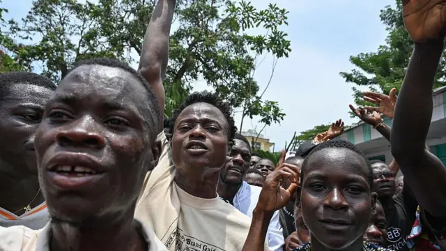 Ranar Talata ƴan fafutuka da masu goyon baya sun yi dandazo a kan titi bayan sukar aniyar Tidjane Thiam ta tsayawa takarar shugabancin ƙasa a Ivory Coast 