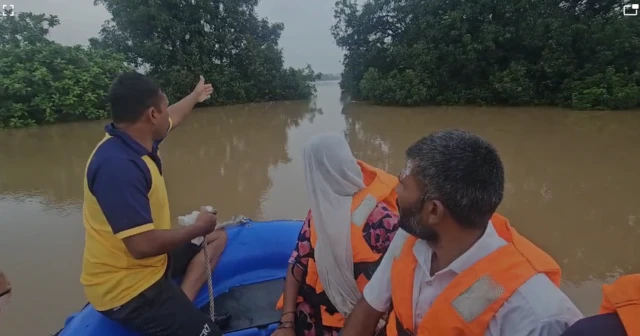 ભારે વરસાદના કારણે અનેક ગામો હાલ સંપર્ક ગુમાવી દીધો છે