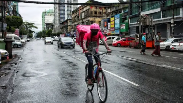  စစ်အာဏာသိမ်းပြီးတဲ့နောက် အထွေထွေကုန်စျေးနှုန်းတွေ ကြီးမြင့်လာပြီး အလုပ်အကိုင်ရှားပါးလာ