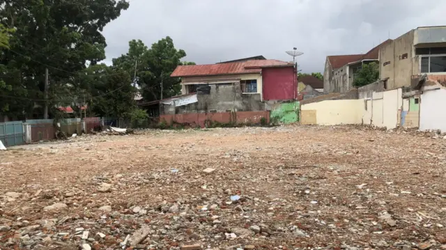 Puing-puing sisa rumah singgah Bung Karno yang telah dirubuhkan di Kota Padang, Sumatra Barat.