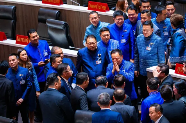 อนุทิน ชาญวีรกูล ขอบคุณเพื่อน สส. ที่โหวตเห็นชอบให้เขาเป็นนายกฯ อีกสมัย หลังปิดการประชุมสภาเมื่อ 19 มี.ค. 