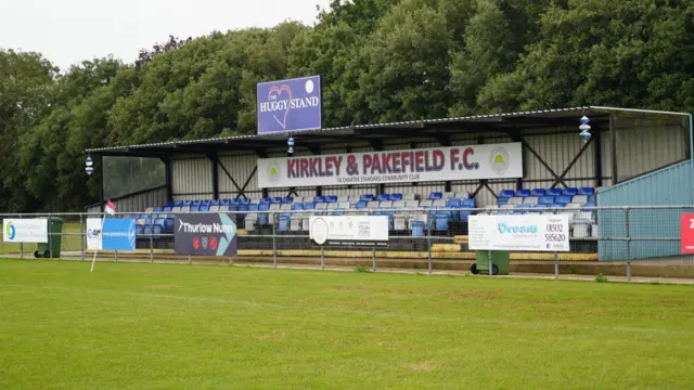 Kirkely and Pakefield Football Club "Huggy" Stand, wey dem name afta James Hutchinson. 