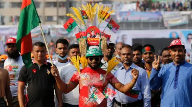 বিএনপি নেতারা বলছেন, তারা নির্দলীয় নিরপেক্ষ সরকার ছাড়া কোন নির্বাচনে যাবে না। 