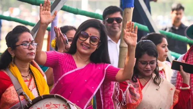 
২০২৪-র মে মাসে কৃষ্ণনগর সংসদীয় কেন্দ্রে নির্বাচনি প্রচারে মহুয়া মৈত্র
