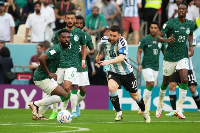 ரொனால்டோ - பின்னணியில் வல்லரசு கனவு