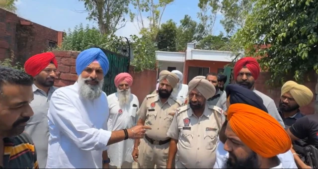 ਐਤਵਾਰ ਨੂੰ ਥਾਣਾ ਮਜੀਠਾ ਪਹੁੰਚੇ ਹੋਏ ਅਕਾਲੀ ਲੀਡਰ ਤੇ ਵਰਕਰ
