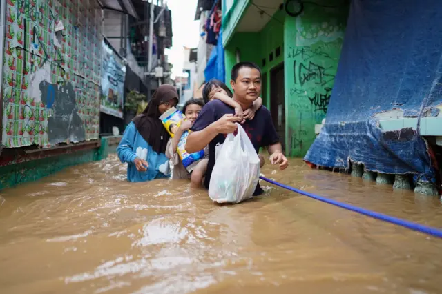 banjir bekasi, bekasi, walikota bekasi, banjir jakarta 2025