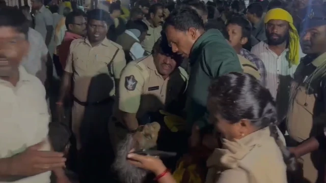 భక్తుల తోపులాట