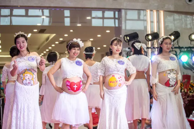 தாய்மை அடைவதை தவிர்க்கும் சீன பெண்கள்