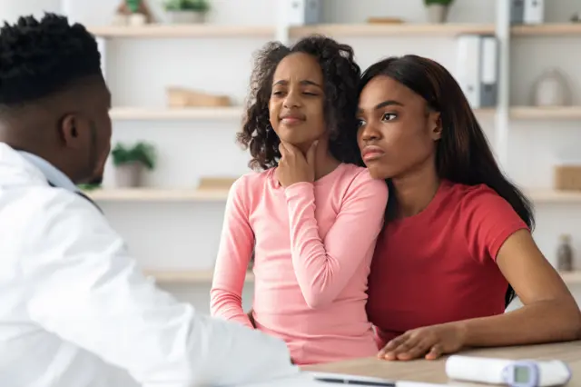 የቶንሲል ህመም የያዛት ሕጻን ሕክምና ቦታ