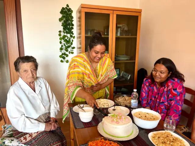 মনফ্যালকোনের বাংলাদেশিরা