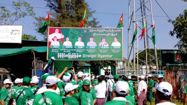 ဦးစိုးသိန်းသားဖြစ်သူ ဦးအေးချမ်းပါဝင်တဲ့ မဲဆွယ်ဆိုင်းဘုတ်