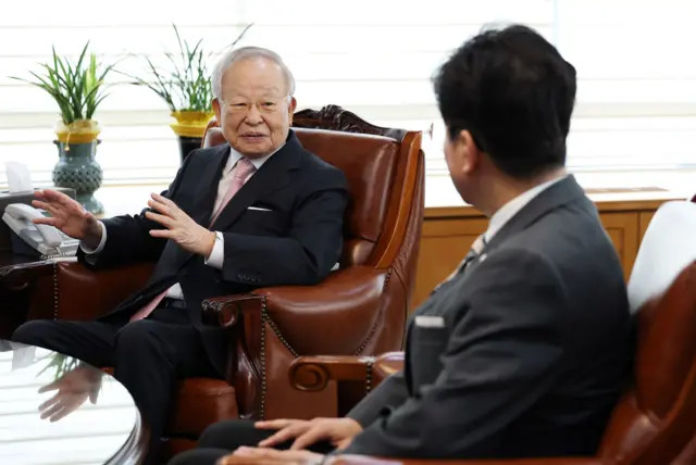 손경식 경총 회장과 김영훈 고용노동부 장관
