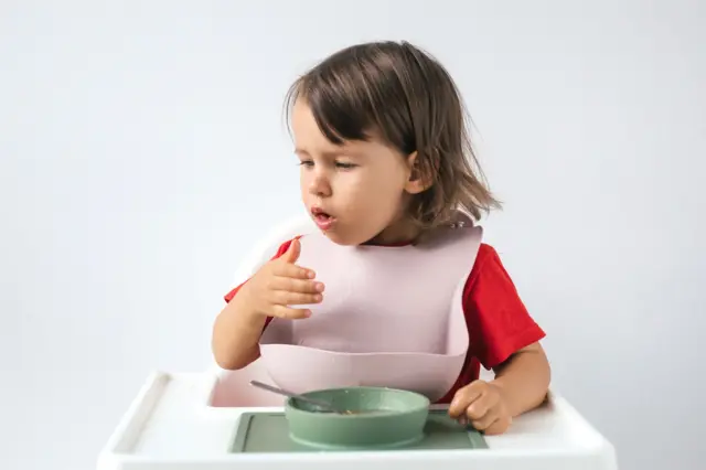 மூச்சுக்குழாயில் சிக்கும் உணவுப் பொருள்: உயிரைக் காக்க உதவும் எளிய முதலுதவி