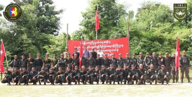 SOS တပ်ဖွဲ့ဝင်တချို့ (ပုံဟောင်း)