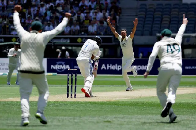 சமூக வலைத்தளங்களில் விவாதமான கே.எல். ராகுலின் விக்கெட் 