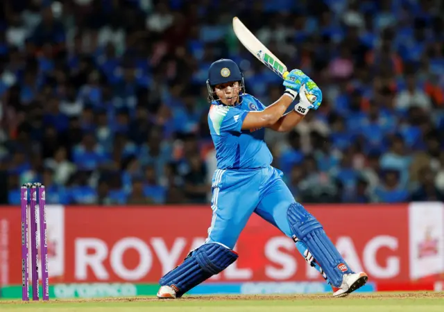 ભારત અને દક્ષિણ આફ્રિકા વચ્ચે મહિલા વુમન ક્રિકેટ ફાઇનલ, જેમિમા રોડ્રિગ્સ, હરમનપ્રીત કૌર, સ્મૃતિ મંધાના, શેફાલી વર્મા અને દિપ્તી શર્માની બેટિંગ, દક્ષિણ આફ્રિકાની બોલિંગ, બીબીસી ગુજરાતી સ્પૉર્ટસ સમાચાર, 