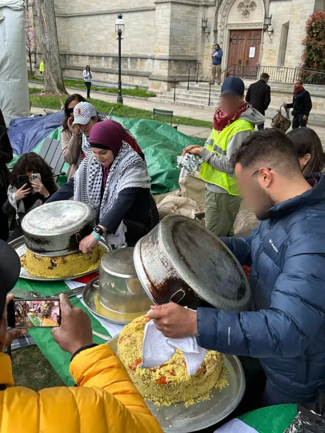 Students eating together during protest at Princeton University