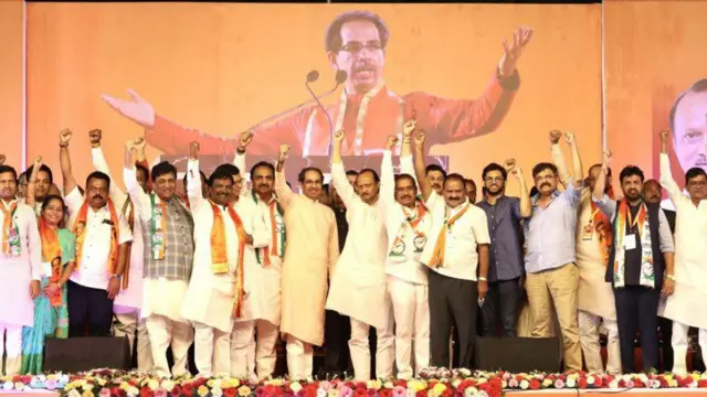 महाविकास आघाडीची पुढील 'वज्रमूठ' सभा पुणे येथे होणार असल्याचा निर्णय.