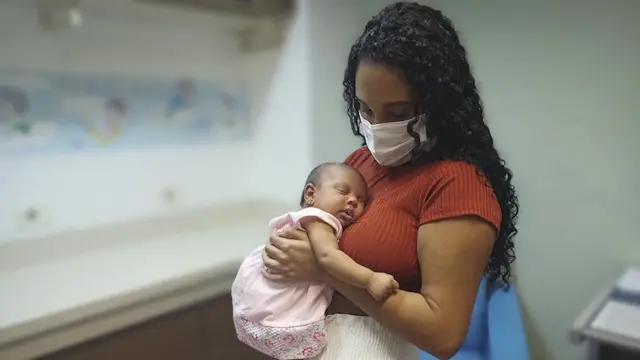 शिशु बोकेकी महिलाको तस्बिर 