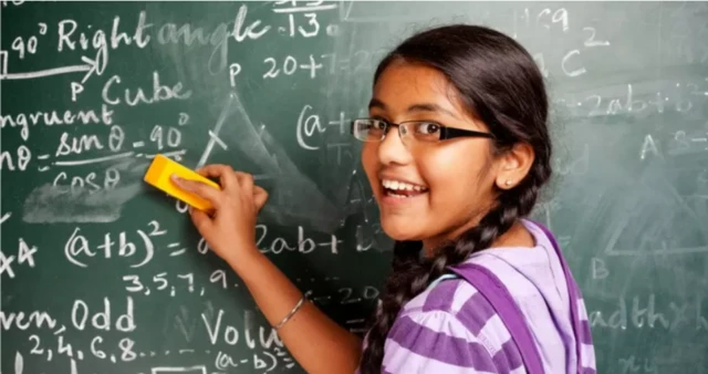 গণিত, পদার্থ বিজ্ঞানের মতো অনেক বিষয়ের জন্য কোচিংয়ে পড়াশোনা করে শিক্ষার্থীরা