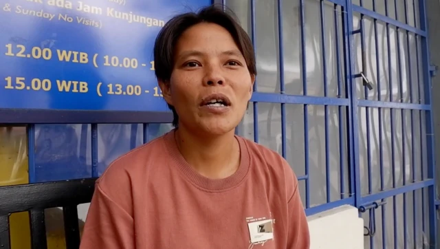 "Saya hanya berharap saya bisa diizinkan tinggal di sini bersama anak saya. Karena anak saya masih membutuhkan sosok ibu. Ia tidak memiliki siapa-siapa lagi selain saya," harap Amira.