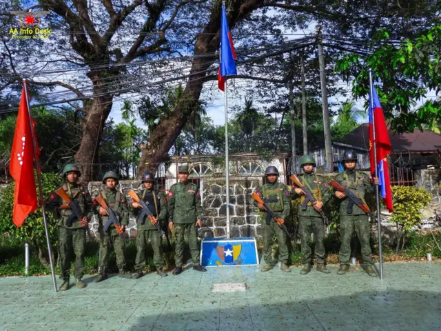 AA တပ်ဖွဲ့ဝင်တွေ (ပုံဟောင်း)
