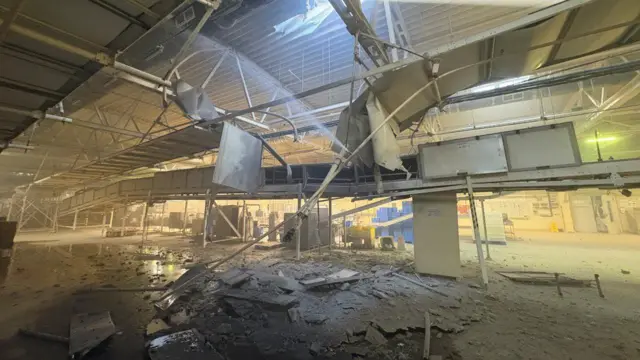 Наслідки російської атаки на завод американської компанії Mondelez International у Тростянці на Сумщині 21 лютого 2026 року