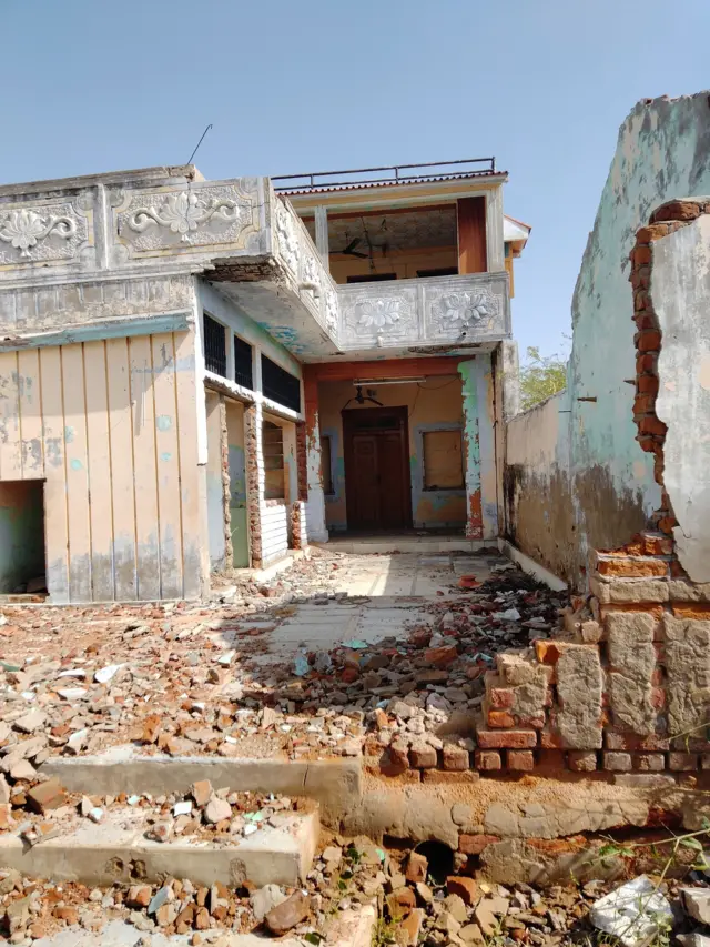 કેમ નવ વર્ષ વીતી ગયાં