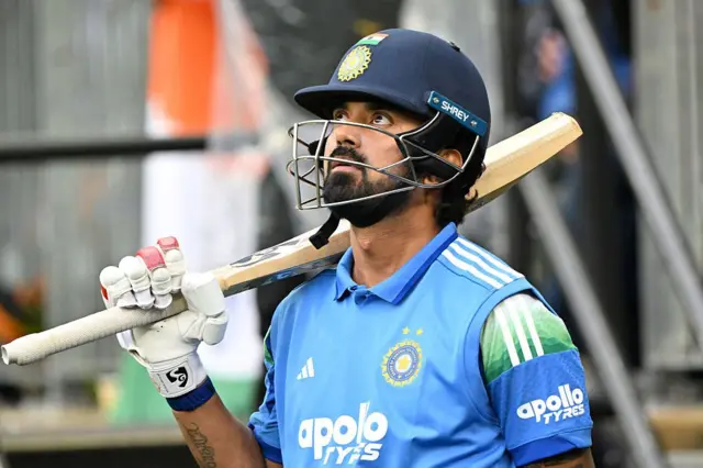 அதிகபட்சமாக கே.எல்.ராகுல் 38 ரன்கள் சேர்த்தார்.