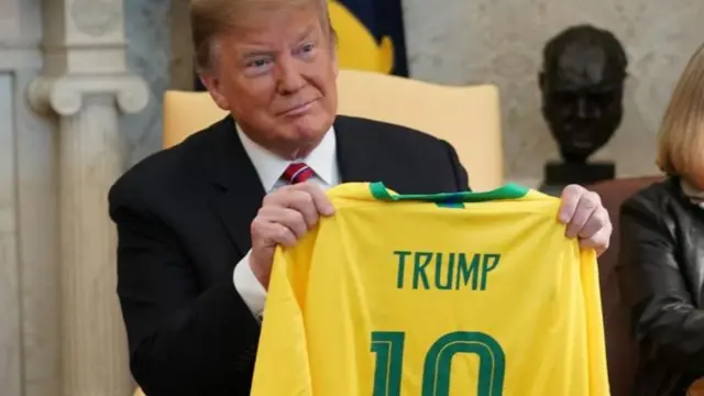 Trump recebeu camisa do Brasil com seu nomebonus leo vegasvisitabonus leo vegasBolsonaro aos EUAbonus leo vegas2019