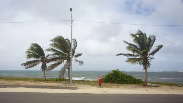 భారీ గాలులు 