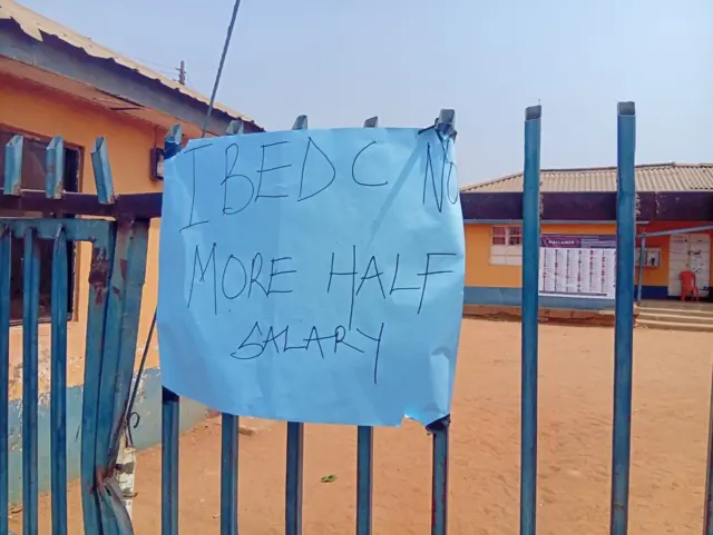 Àkọ́lé táwọn òṣìṣẹ́ IBEDC kọ sẹ́nu ọ̀nà iléeṣẹ́ wọn