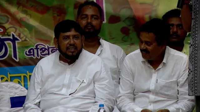 তৃণমূল কংগ্রেস প্রার্থী হাজী নুরুল ইসলাম (বাঁয়ে) বলছেন 'সাজানো ঘটনা'