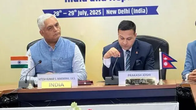 नापी विभागका महानिर्देशक प्रकाश जोशी र भारतका सर्भेअर जेनरल हितेशकुमार एस. माकवाना