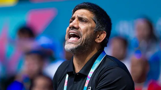 علیرضا دبیر