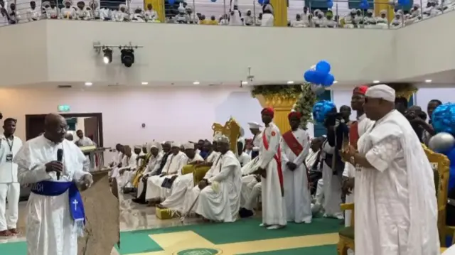 Obasanjo ati Adeleke ninu ile ijọsin