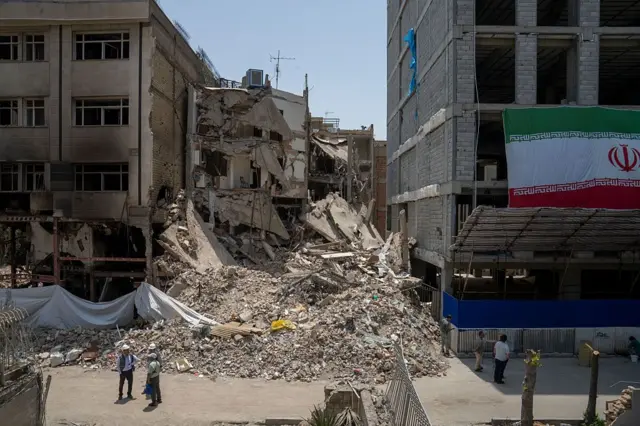 ساختمان‌های ویران شده 