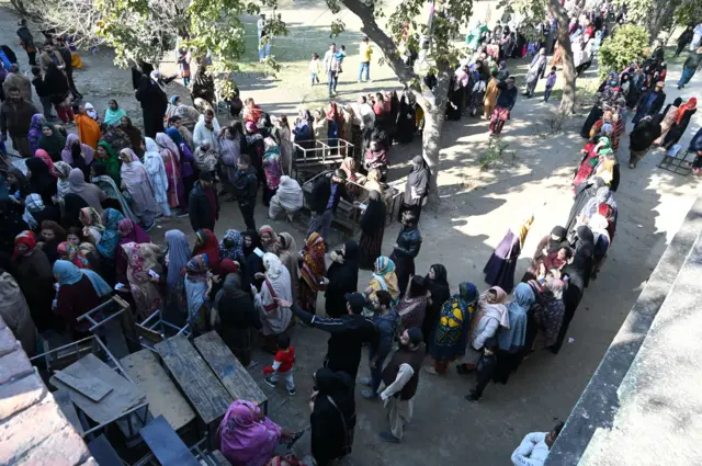 คนต่อแถวเลือกตั้ง