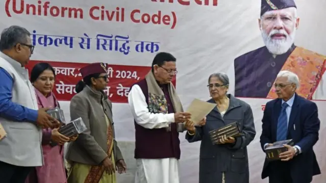 ગુજરાત યુનિફૉર્મ સિવિલ કોડ, સમાન નાગરિક ધારો, હર્ષ સંઘવી, ભૂપેન્દ્ર પટેલ, ઉત્તરાખંડ કરતાં ગુજરાતનો યુસીસી કેટલો અલગ, યુસીસી અને આદિવાસીઓ, આદિવાસીઓને યુસીસીમાંથી બાકાત રખાશે, 