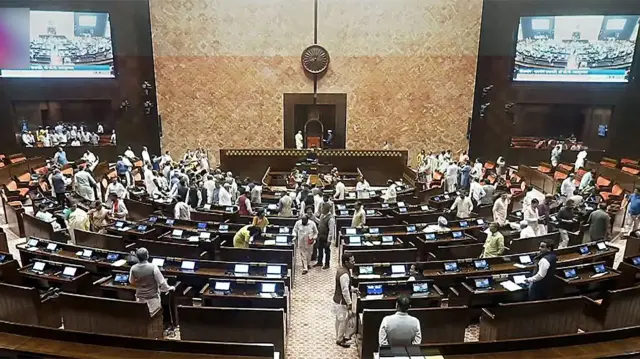 संसद का मानसून सत्र 13 अगस्त को समाप्त हो जाएगा, अंतिम तीन दिनों में पेश होने वाले विधेयकों को लेकर पहले से विवाद शुरू हो गया है 
