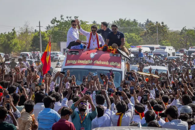 திராவிட கட்சிகளைப் பின்னுக்குத் தள்ளி விஜய் வரலாறு படைத்தது எப்படி? களத்தில் என்ன நடந்தது?