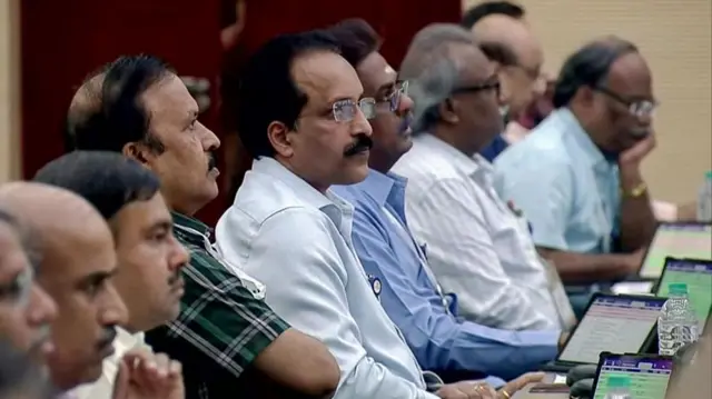 डॉ. सोमनाथ आणि त्यांचे सहकारी